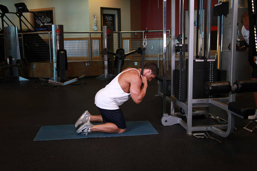 How to perform the Cable Crunch exercise