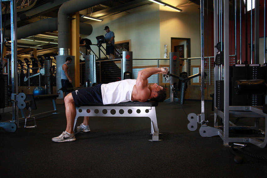 How to perform the Cable Lying Triceps Extension exercise