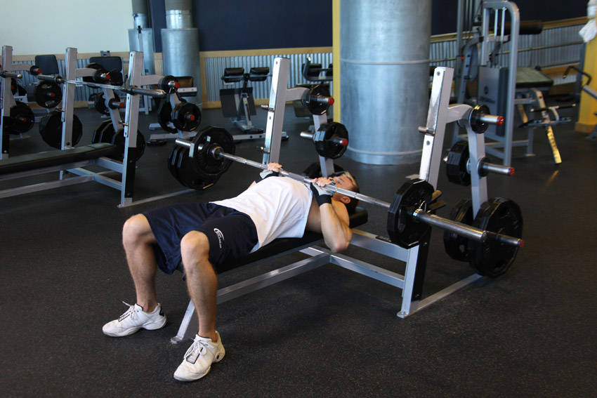How to perform the Close-Grip Barbell Bench Press exercise