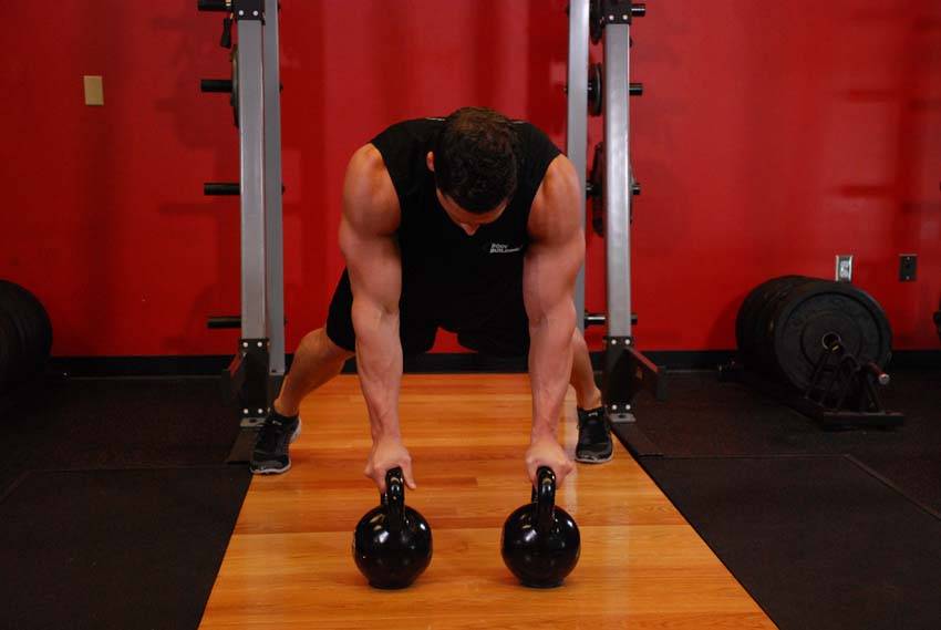 How to perform the Alternating Renegade Row exercise