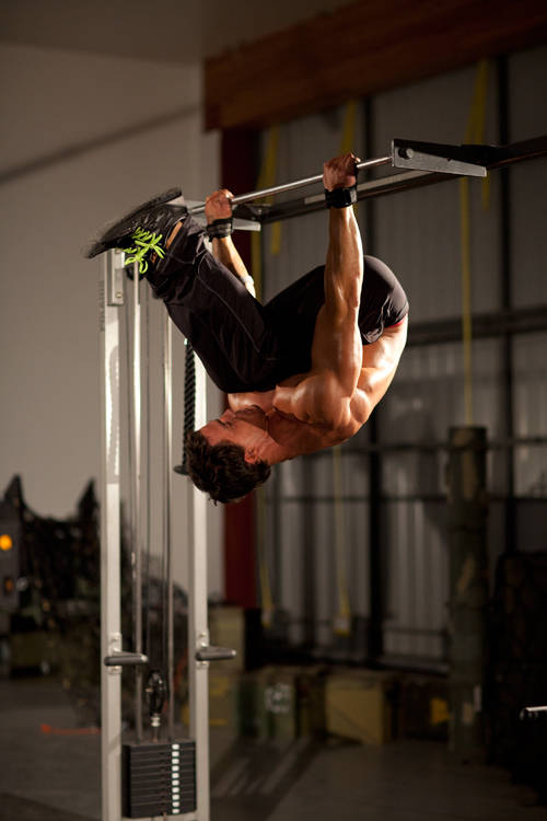 How to perform the Bodyweight Mid Row exercise