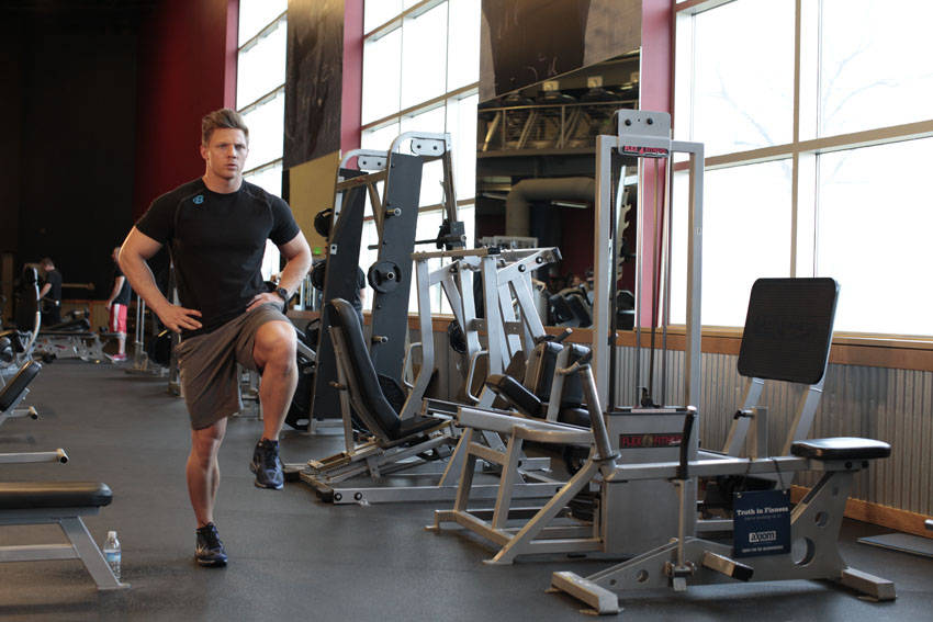 How to perform the Bodyweight Walking Lunge exercise