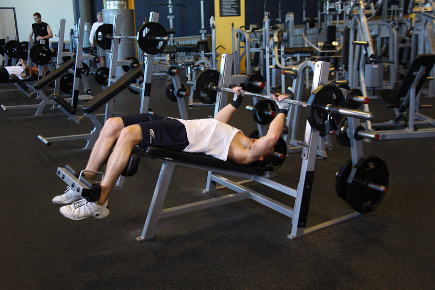 How to perform the Decline Barbell Bench Press exercise