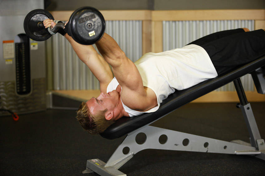 How to perform the Decline EZ Bar Triceps Extension exercise