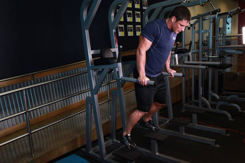 How to perform the Dips - Chest Version exercise
