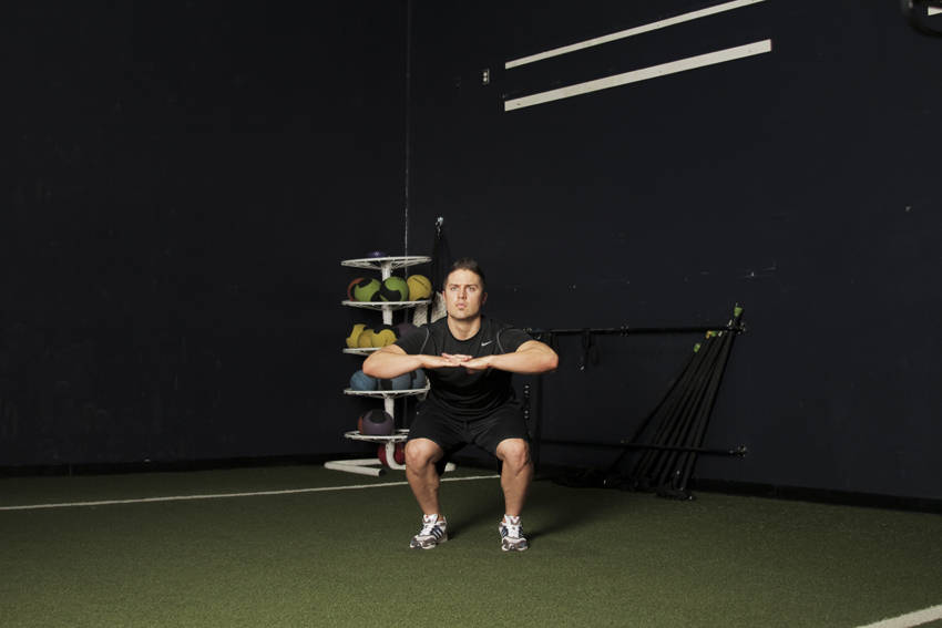 How to perform the Knee Tuck Jump exercise