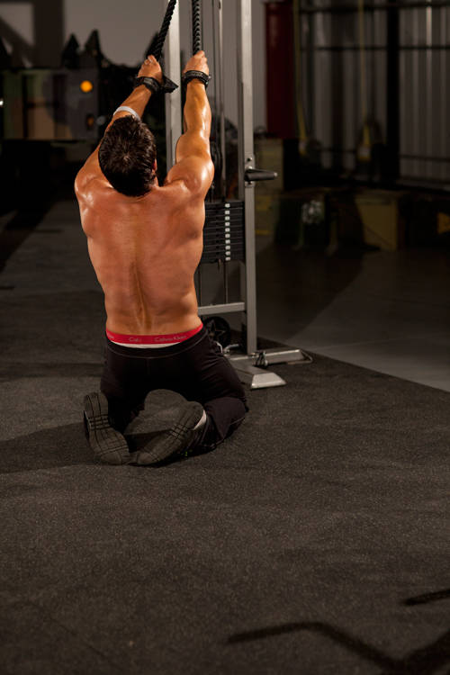 How to perform the Kneeling High Pulley Row exercise