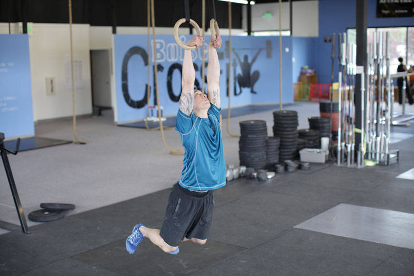How to perform the Kipping Muscle Up exercise
