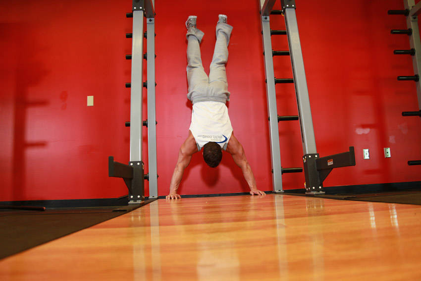 How to perform the Handstand Push-Ups exercise