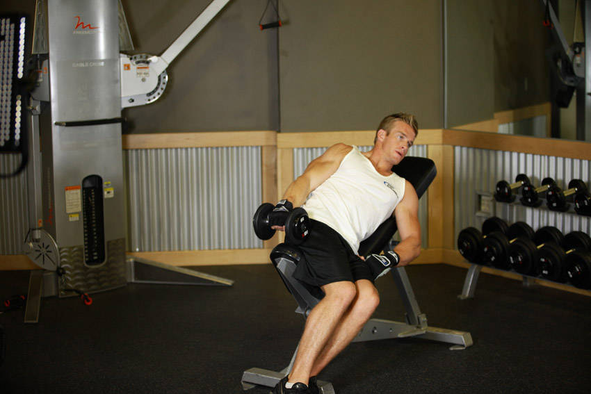 How to perform the One-Arm Incline Lateral Raise exercise