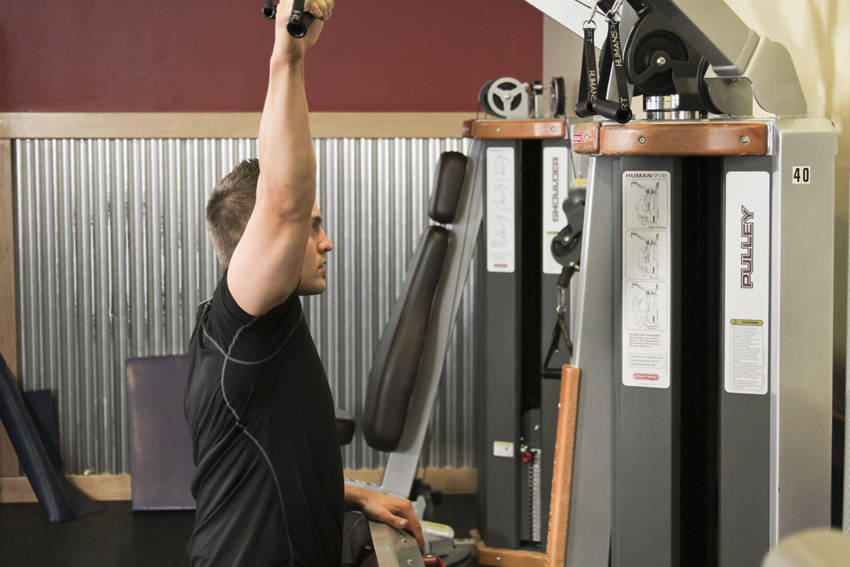 How to perform the One Arm Lat Pulldown exercise