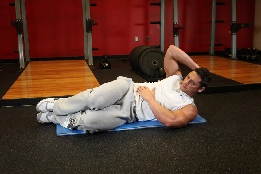 How to perform the Oblique Crunches - On The Floor exercise
