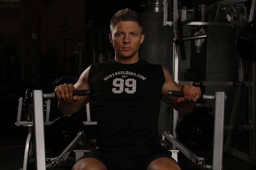 How to perform the Leverage Chest Press exercise