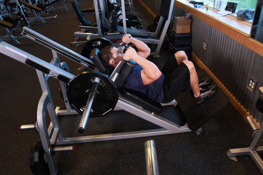 How to perform the Narrow Stance Hack Squats exercise