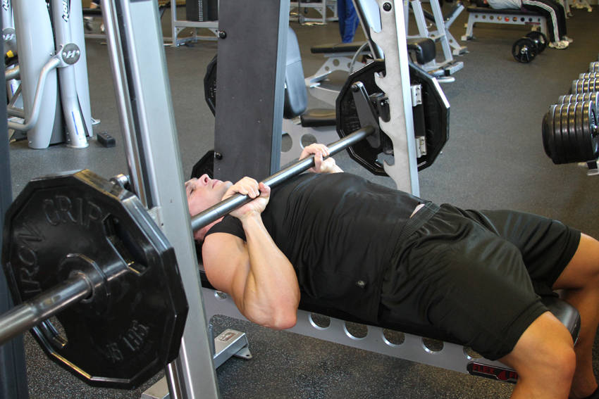 How to perform the Smith Machine Close-Grip Bench Press exercise