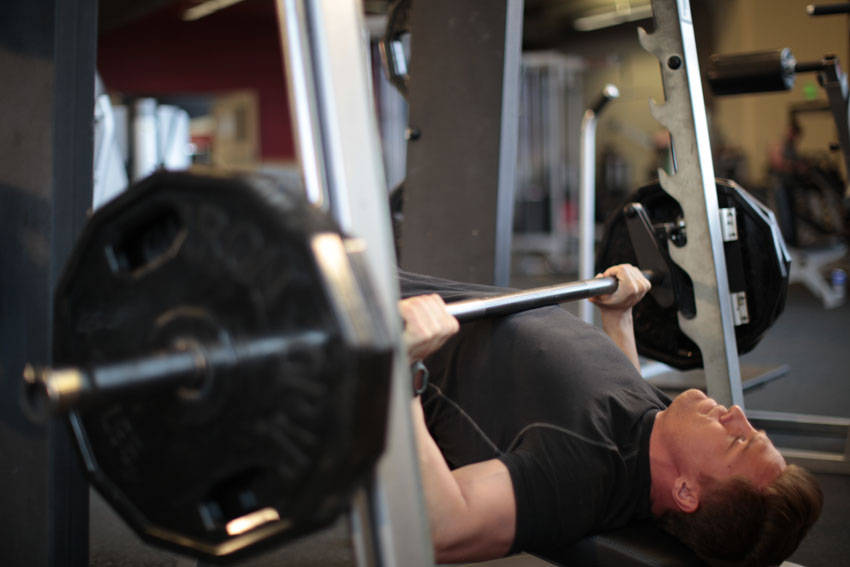 How to perform the Smith Machine Decline Press exercise