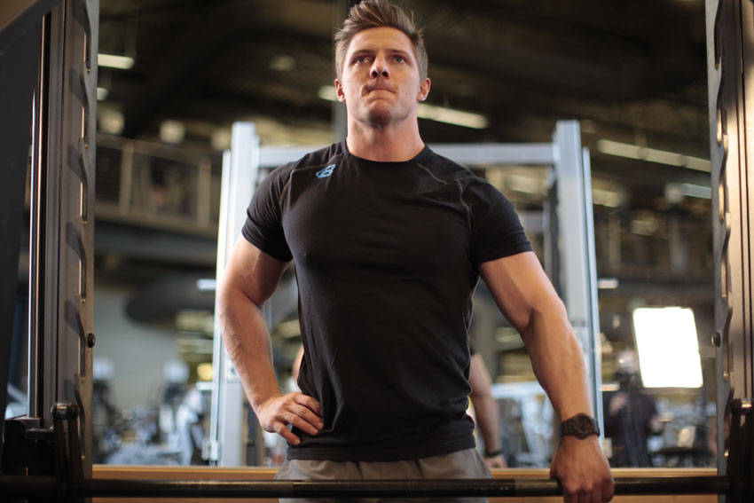 How to perform the Smith Machine One-Arm Upright Row exercise