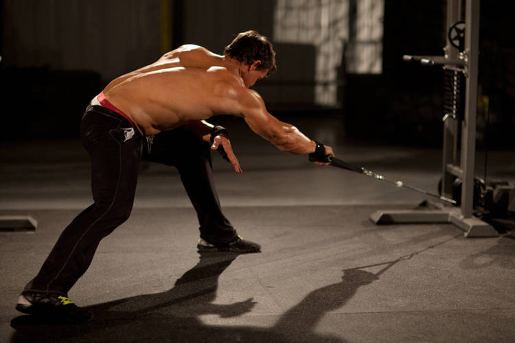 How to perform the Shotgun Row exercise