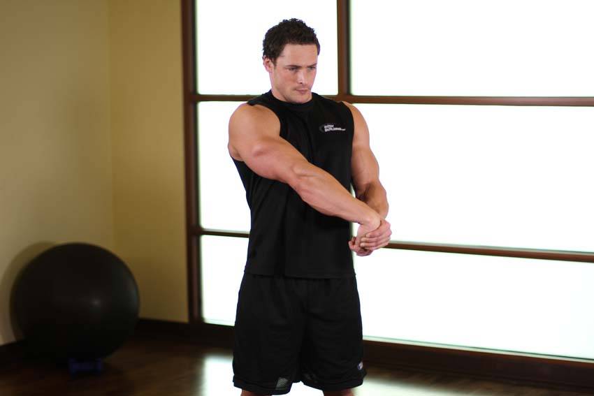 How to perform the Side Wrist Pull exercise