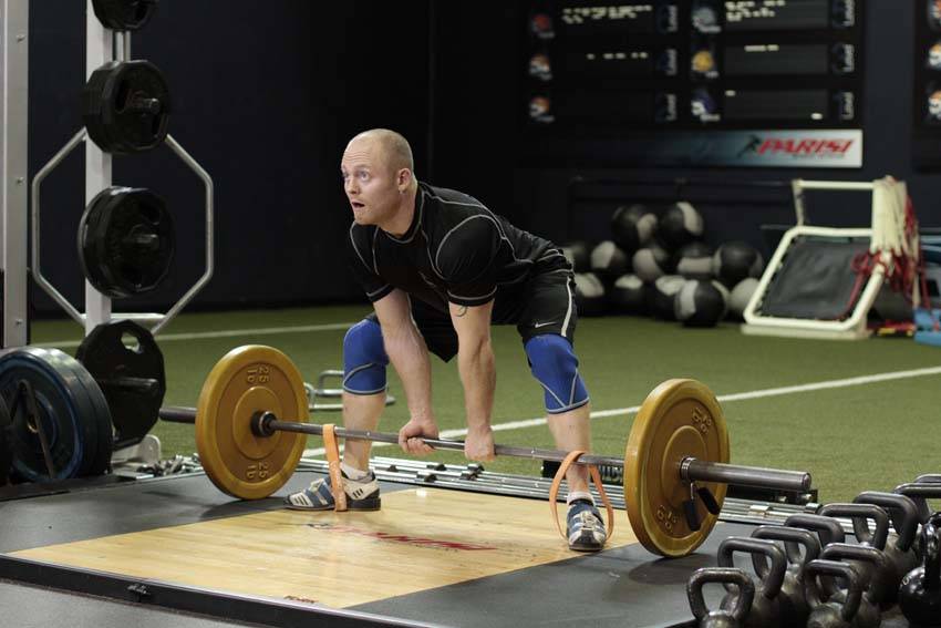 How to perform the Sumo Deadlift with Bands exercise