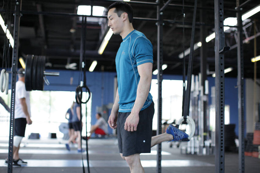 How to perform the Suspended Split Squat exercise
