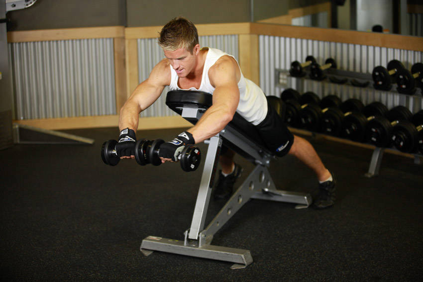 How to perform the Reverse Flyes With External Rotation exercise
