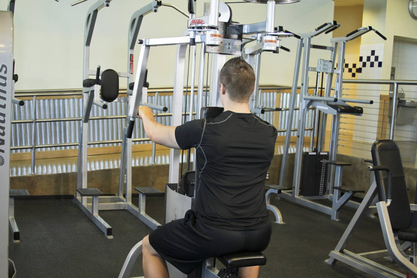 How to perform the Reverse Machine Flyes exercise