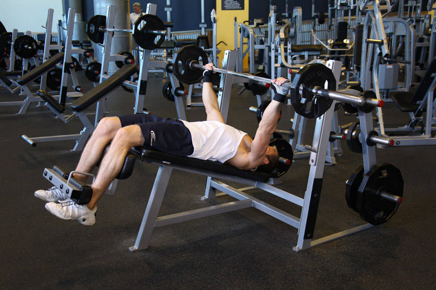 How to perform the Wide-Grip Decline Barbell Bench Press exercise