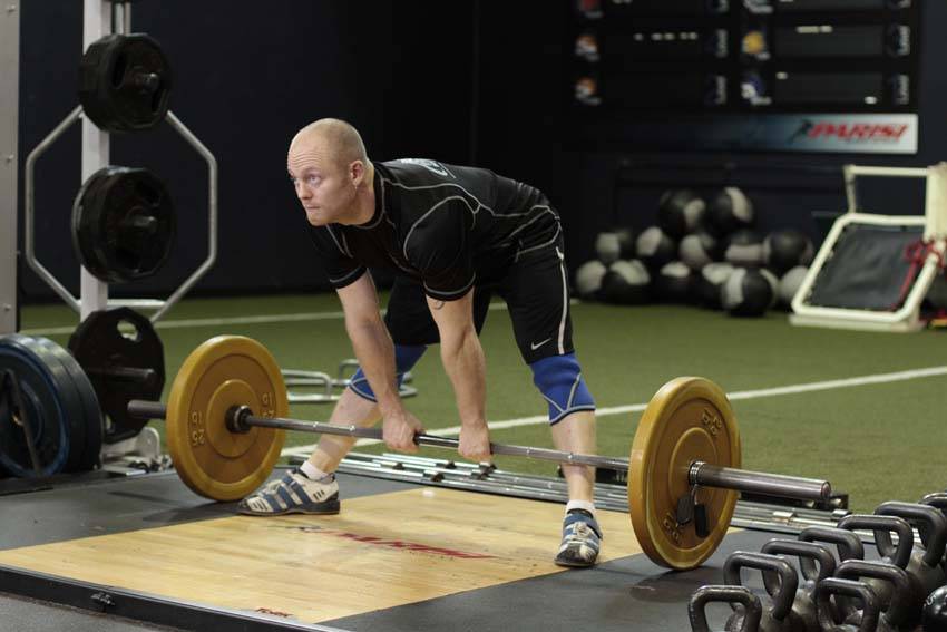 How to perform the Wide Stance Stiff Legs exercise