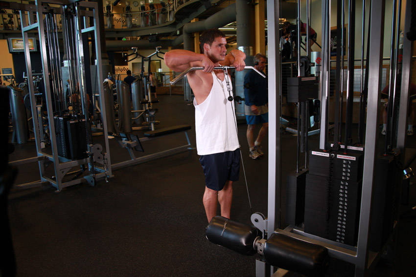 How to perform the Upright Cable Row exercise
